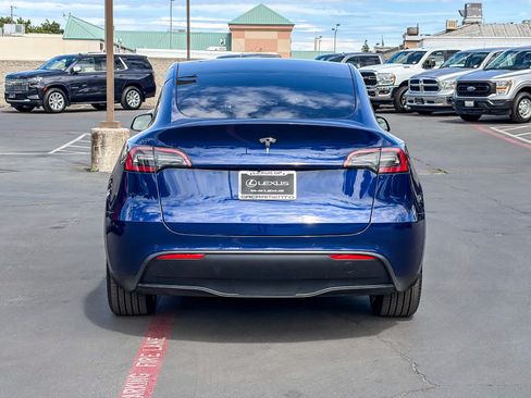 Used 2022 Tesla Model Y Long Range AWD/4WD image 3