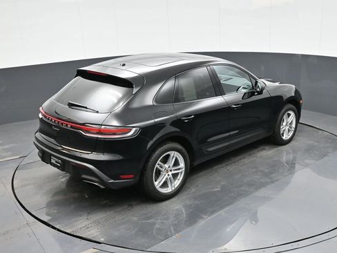 Certified 2025 Porsche Macan image 30