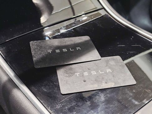 Used 2021 Tesla Model Y Long Range image 30