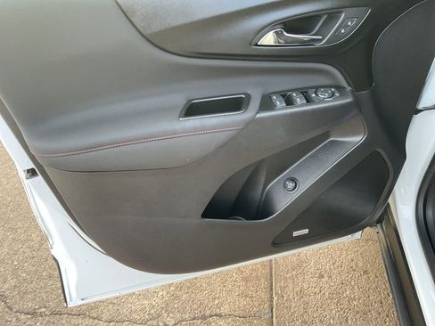 Used 2022 Chevrolet Equinox RS w/ RS Leather Package image 10