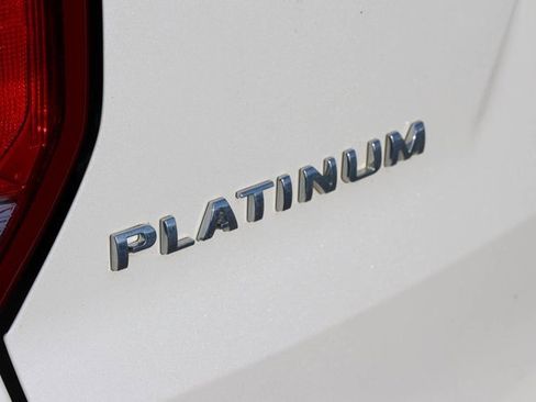 Used 2016 Ford Explorer XLT w/ Equipment Group 202A image 8