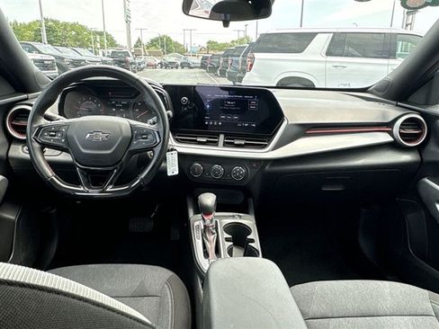 Used 2024 Chevrolet Trax RS w/ Sunroof Package FWD image 19