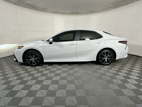 Used 2023 Toyota Camry SE w/ Convenience Package FWD image 6