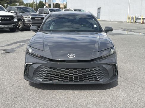 Used 2025 Toyota Camry SE FWD image 2