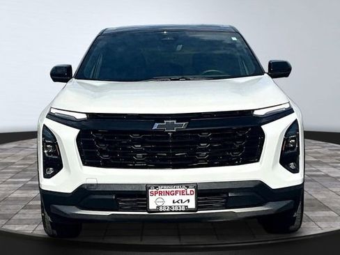 Used 2025 Chevrolet Equinox LT w/ Safety and Technology Package image 2