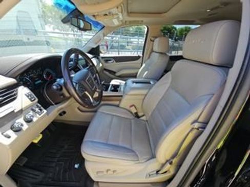 Used 2020 GMC Yukon Denali w/ Denali Premium Package image 5