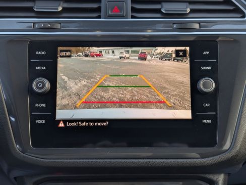 Used 2023 Volkswagen Tiguan SE image 3