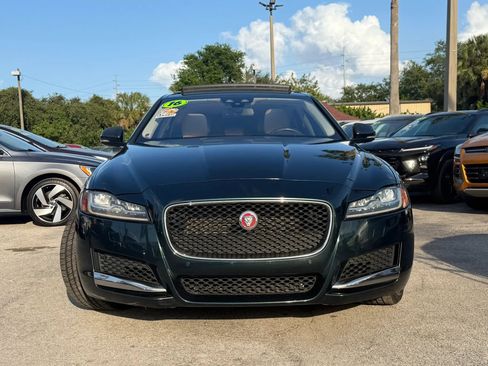 Used 2016 Jaguar XF Premium RWD image 2