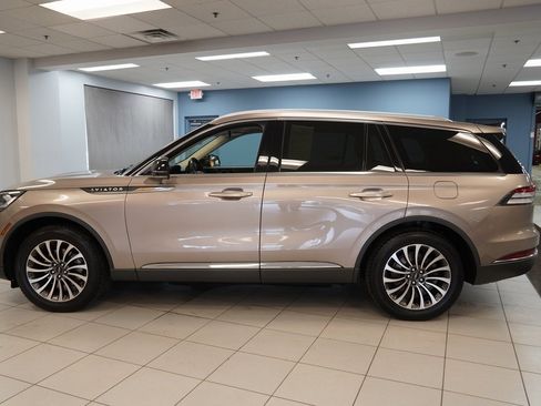 Used 2020 Lincoln Aviator Reserve w/ Equipment Group 201A image 2