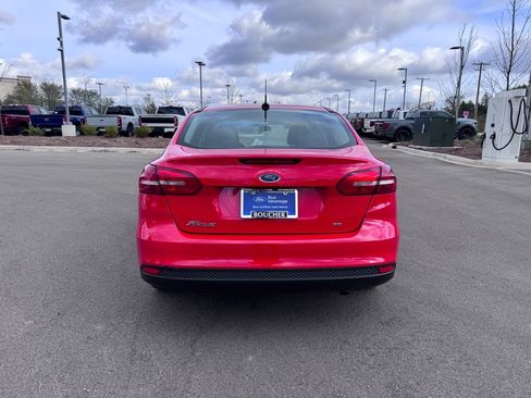 Certified 2017 Ford Focus SE FWD image 3