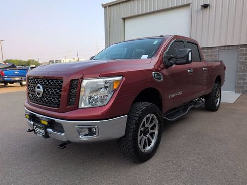 Used 2019 Nissan Titan SV AWD/4WD image 7