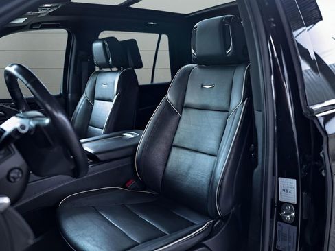 Used 2023 Cadillac Escalade Sport image 2