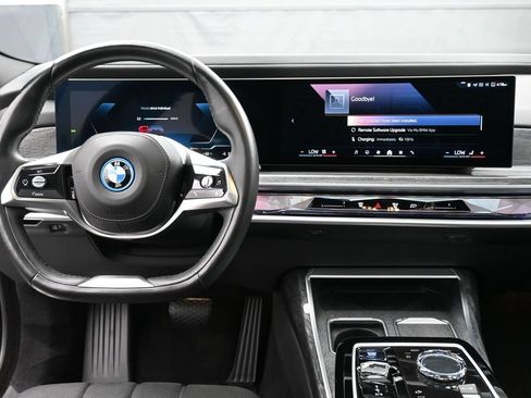Used 2023 BMW i7 xDrive60 AWD/4WD image 11