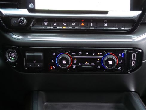 Used 2025 Chevrolet Silverado 3500 High Country w/ High Country Premium Package image 16