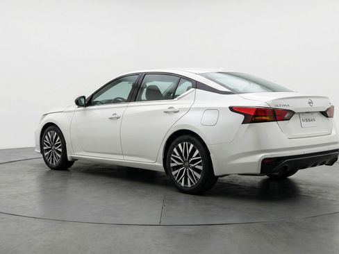 Used 2025 Nissan Altima 2.5 SV FWD image 6