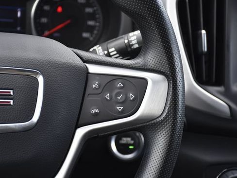 Used 2024 GMC Terrain SLE w/ Driver Convenience Package FWD image 9