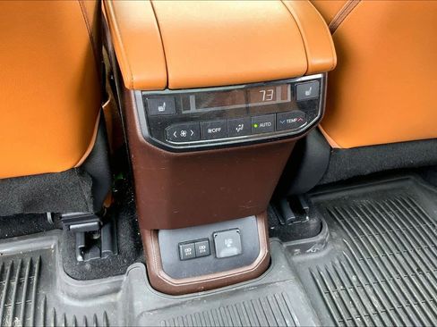 Used 2021 Toyota Highlander Platinum AWD/4WD image 34