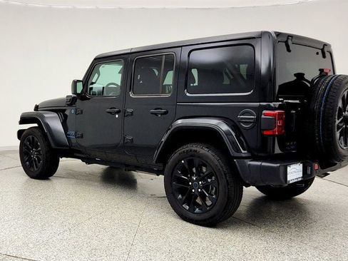 Used 2025 Jeep Wrangler Unlimited Sahara w/ Safety Group AWD/4WD image 6