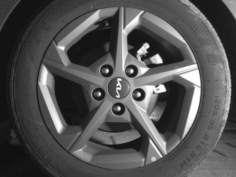 Used 2025 Kia K4 LXS image 14