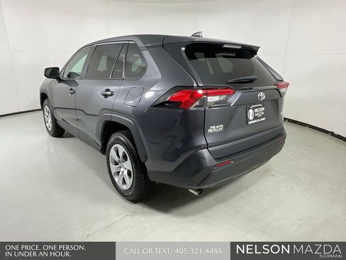 Used 2022 Toyota RAV4 LE FWD image 6