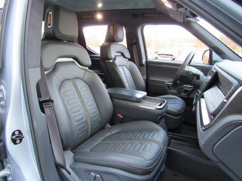 Used 2022 Rivian R1T Launch Edition image 8