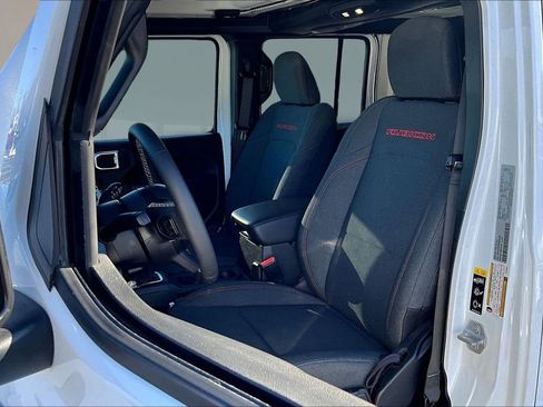 Used 2025 Jeep Wrangler Unlimited Rubicon AWD/4WD image 15