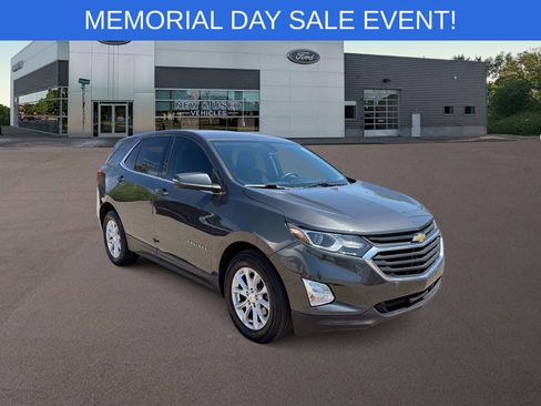 Used 2018 Chevrolet Equinox LT FWD image 2