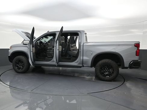 Used 2025 Chevrolet Silverado 1500 ZR2 w/ Technology Package image 30