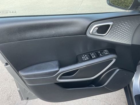 Used 2023 Kia Soul LX w/ LX Technology Package image 10
