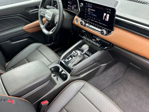 Used 2024 GMC Canyon AT4 w/ AT4 Premium Package image 17