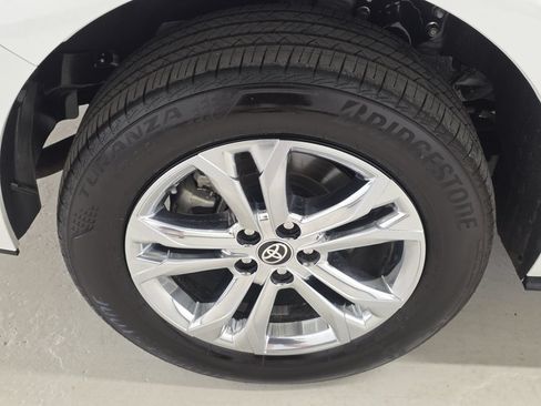 Used 2024 Toyota Sienna Platinum AWD/4WD image 55