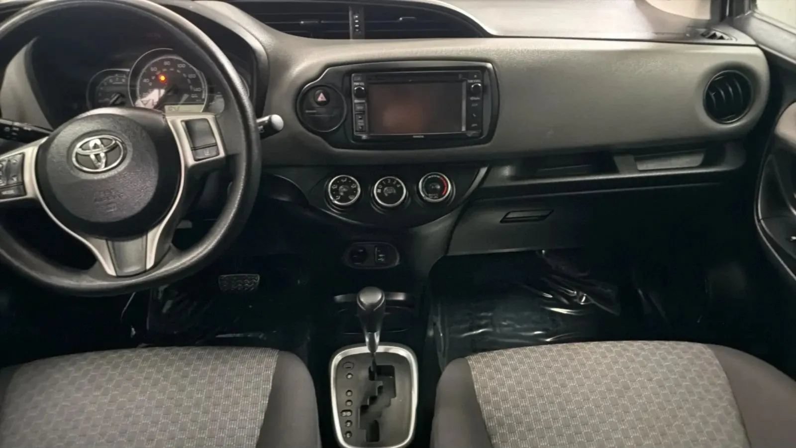 Used 2017 Toyota Yaris L w/ Carpet Mat Package FWD image 15