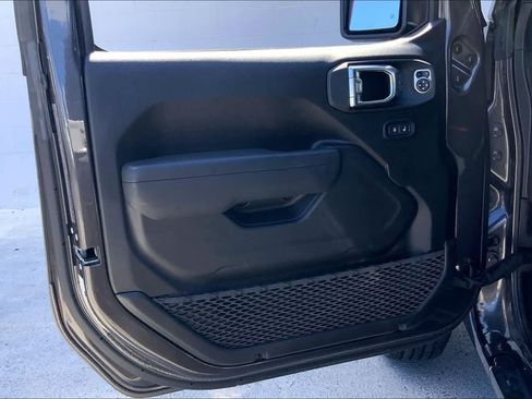 Used 2025 Jeep Wrangler Sport AWD/4WD image 27