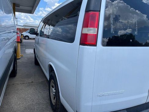 Used 2010 Chevrolet Express 1500 w/ Power Package image 6