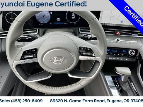 Used 2025 Hyundai Elantra SEL image 19