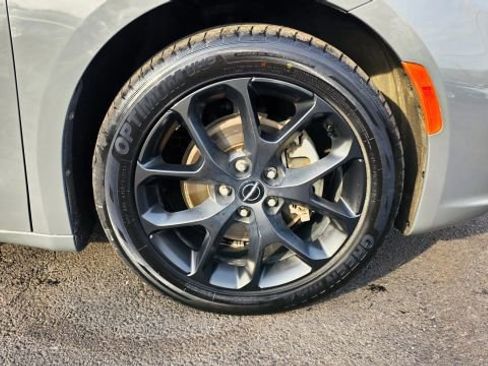 Used 2025 Chrysler Pacifica Limited image 48