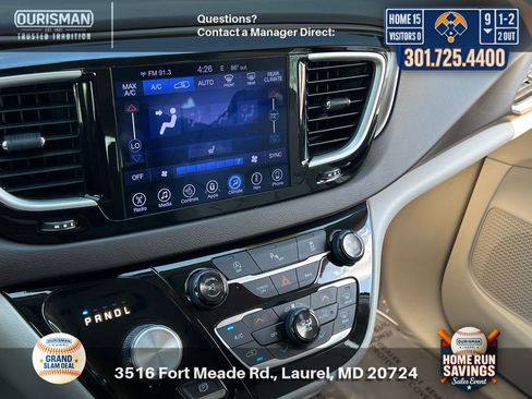 Used 2017 Chrysler Pacifica Touring-L w/ Tire & Wheel Group FWD image 14