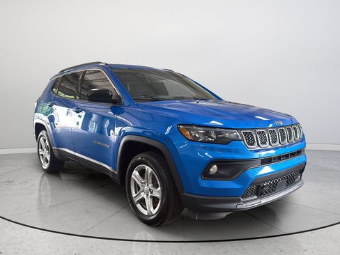 Used 2023 Jeep Compass Latitude w/ Convenience Group AWD/4WD image 1