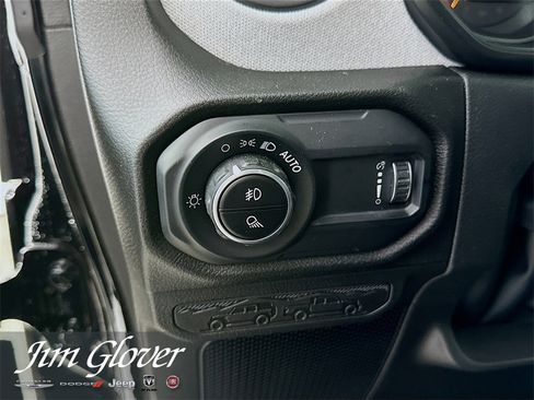 New 2025 Jeep Gladiator Sport image 31