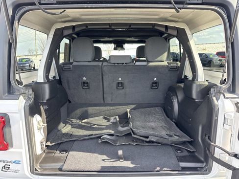 Used 2024 Jeep Wrangler Willys image 19