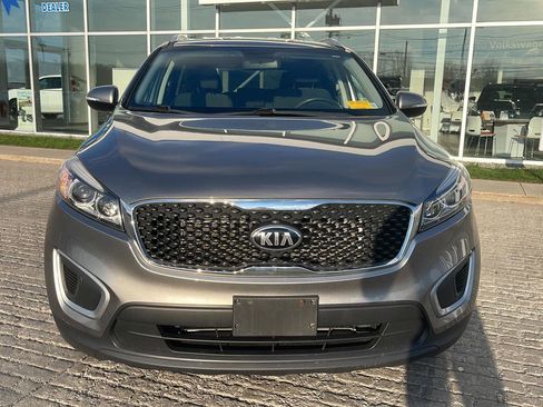 Used 2018 Kia Sorento LX image 2