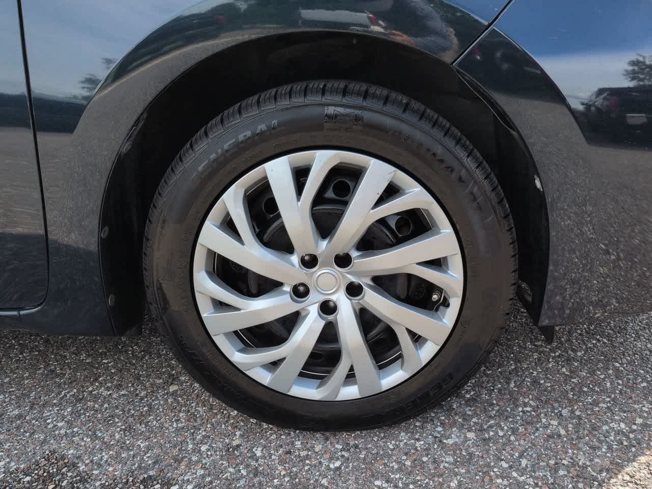Used 2017 Toyota Corolla LE FWD image 11