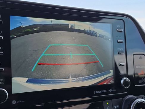 Used 2022 Toyota Highlander XLE FWD image 23