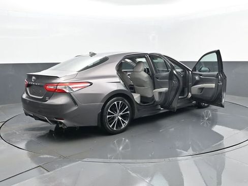 Used 2020 Toyota Camry SE w/ Cold Weather Package image 29