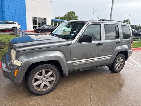 Used 2012 Jeep Liberty Sport RWD image 2