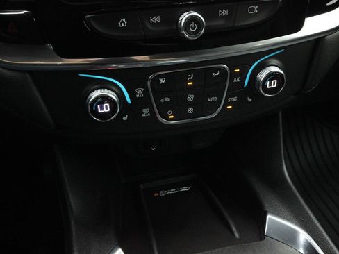 Used 2023 Chevrolet Traverse LT FWD image 23