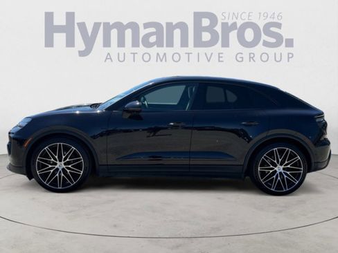 Used 2025 Porsche Macan 4 Electric AWD/4WD image 6