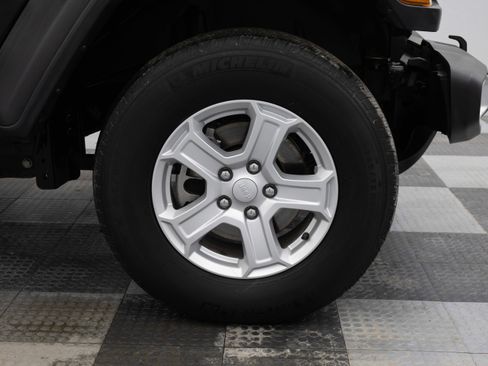 Used 2024 Jeep Gladiator Sport image 12