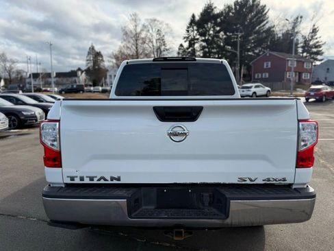 Used 2018 Nissan Titan SV image 6