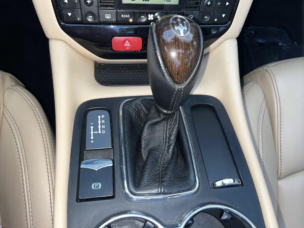 Used 2012 Maserati GranTurismo Convertible RWD image 46